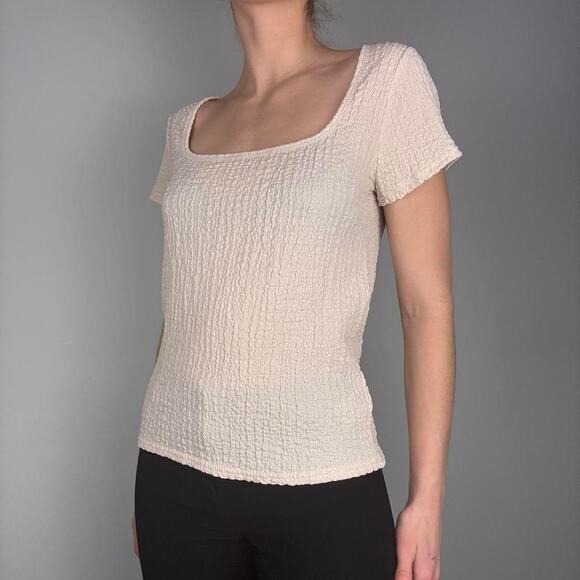 Cream square neck short sleeve top minimal crinkle material size medium old navy - Picture 7 of 8